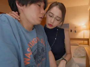 Con gái dam dang khi vô tình nhìn thấy bố dượng Trả bài với mẹ