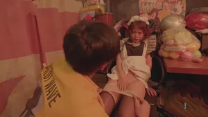 Chuyện tình yêu_Cảnh sex thứ ba_Cô gái làm thêm ngoài trường đại học, kiếm tiền chỉ để mua điện thoại Apple, để có thể quan hệ tình dục theo ý muốn